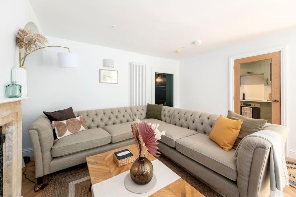 Spacious Apartment - 5 Minutes Walk To Bath Abbey Exterior photo